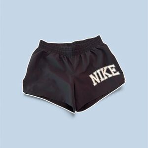 𝙽𝚒𝚔𝚎 𝚁𝚞𝚗𝚗𝚒𝚗𝚐 𝚂𝚑𝚘𝚛𝚝